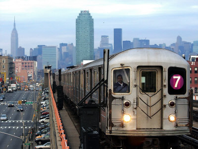 20091101160342-the-number-7-train-runs-through-the-queens-borough-of-new-york.jpg